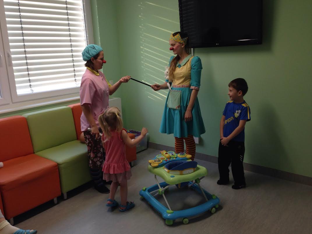 Больничные клоуны в детском нейрохирургическом отделении ФГБУ ФЦН.